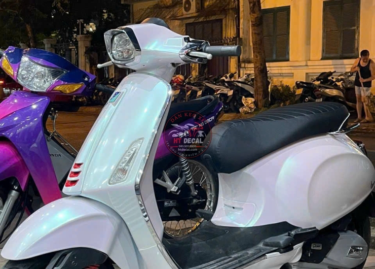 VESPA TRẮNG NGỌC TRAI  ÁNH HỒNG